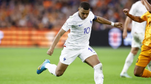 Foot: un Mbapp&eacute; retrouv&eacute; propulse les Bleus &agrave; l'Euro