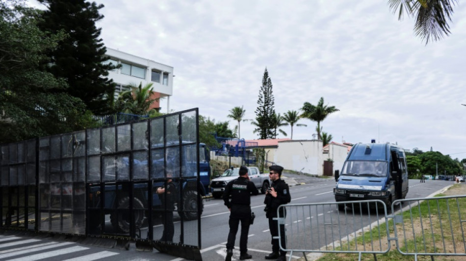 Nouvelle-Cal&eacute;donie: sept militants ind&eacute;pendantistes transf&eacute;r&eacute;s en m&eacute;tropole pour y &ecirc;tre incarc&eacute;r&eacute;s