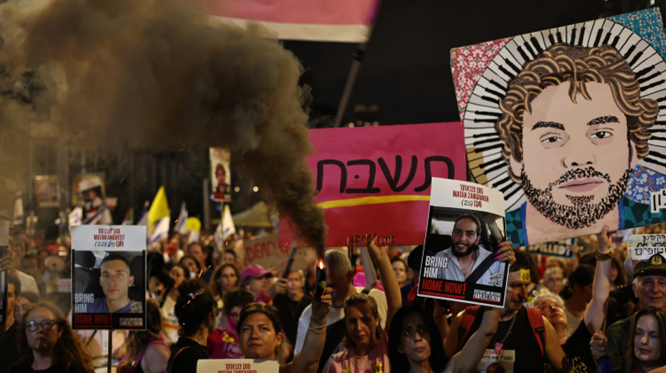 Israele, famiglie ostaggi manifestano davanti case ministri