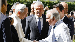 In corso al Policlinico Gemelli l'intervento al Papa