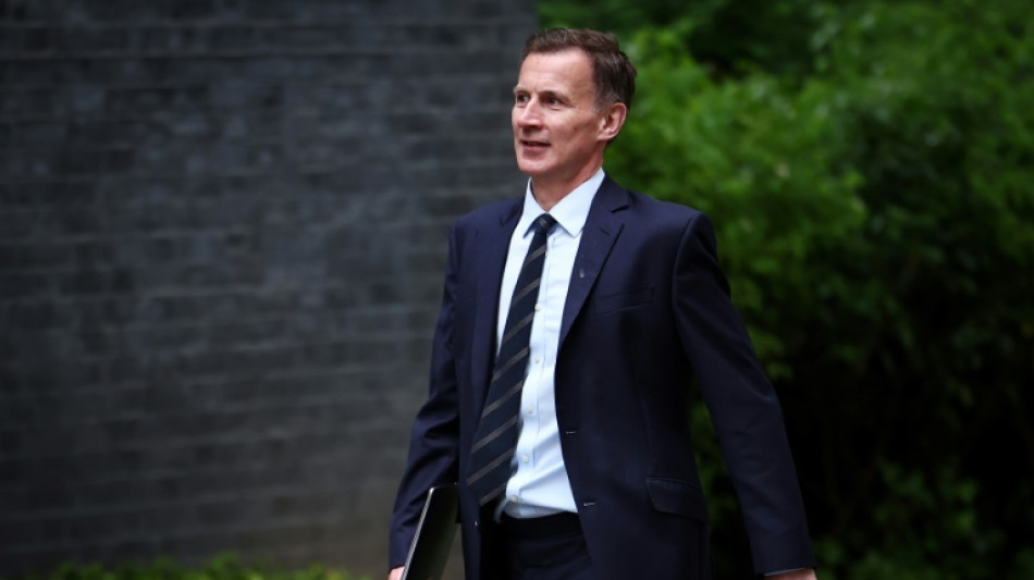 Face &agrave; un gouffre financier, le gouvernement britannique avertit de "d&eacute;cisions difficiles"