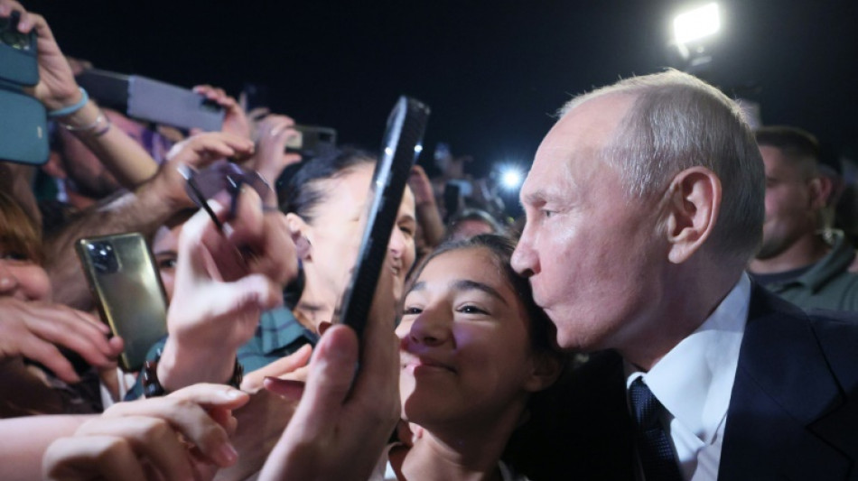 Kremlin insists Putin has 'astounding' support after mutiny