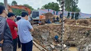 Ej&eacute;rcito intenta rescatar a ni&ntilde;o ca&iacute;do en un agujero de 35 metros en Vietnam