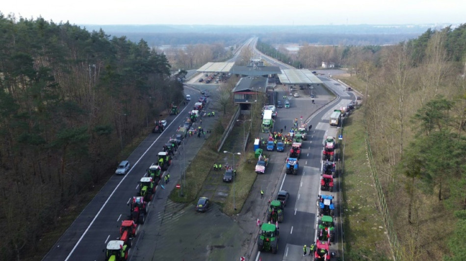 Polnische Landwirte blockieren Grenz&uuml;berg&auml;nge nach Deutschland