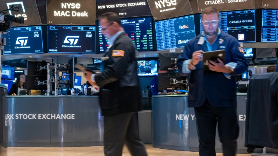 Wall Street termine en l&eacute;g&egrave;re hausse, petit rebond technique sans entrain
