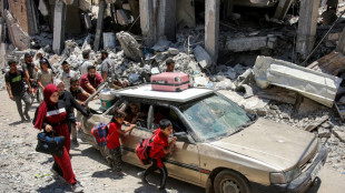 Des habitants du nord de la bande de Gaza fuient sous les bombardements isra&eacute;liens