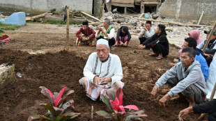 "J'esp&eacute;rais encore": une famille indon&eacute;sienne fait ses adieux &agrave; une victime du s&eacute;isme
