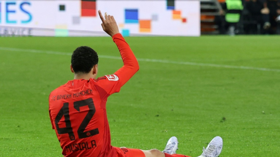 Bayern vence Augsburg de virada, mas Musiala sofre lesão e preocupa