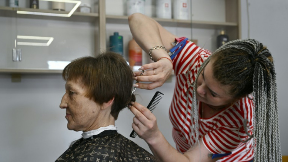 En Ukraine, le fragile cocon d'un salon de beaut&eacute; au milieu des bombes