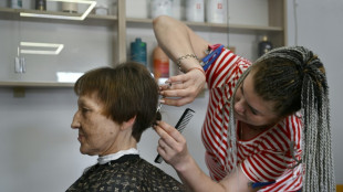 En Ukraine, le fragile cocon d'un salon de beaut&eacute; au milieu des bombes