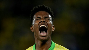 Brasil vence Chile (3-0) e assume vice-liderança das Eliminatórias