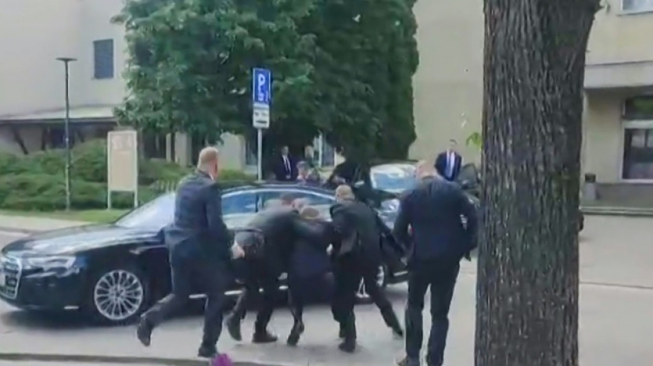 Tentative d'assassinat du Premier ministre slovaque, dans un &eacute;tat "critique"