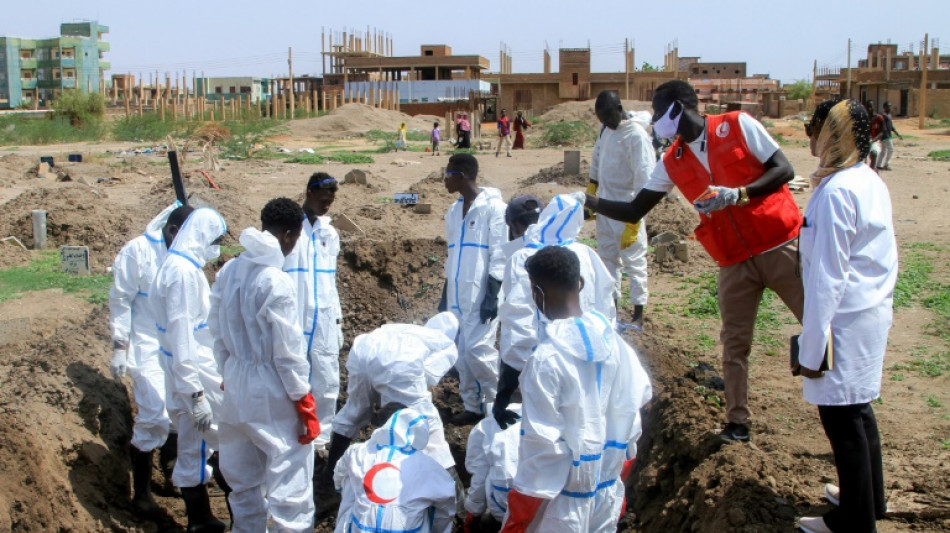 Soudan: Khartoum déterre ses morts pour leur rendre "dignité"