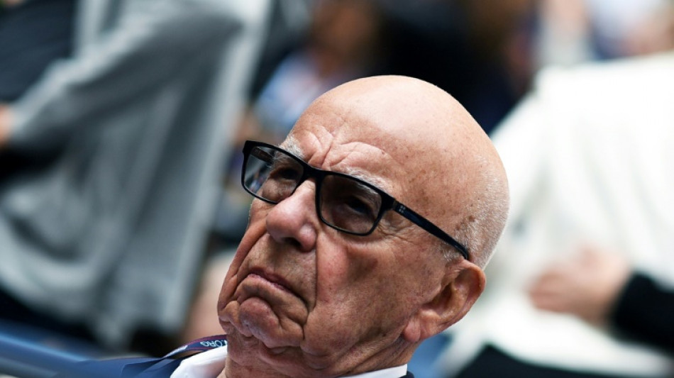 Le magnat des m&eacute;dias Rupert Murdoch passe la main mais promet de rester "actif"