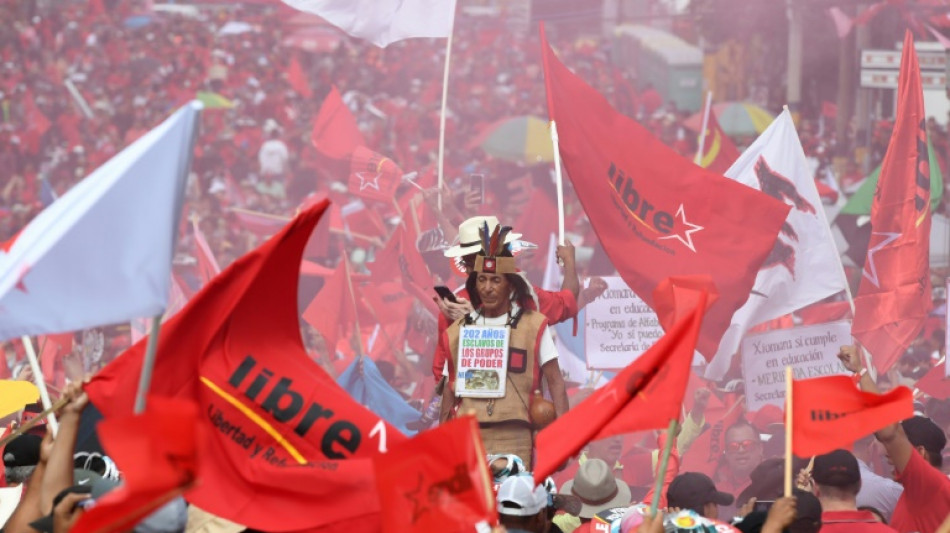 Honduras: des milliers de personnes d&eacute;filent pour soutenir la pr&eacute;sidente Xiomara Castro