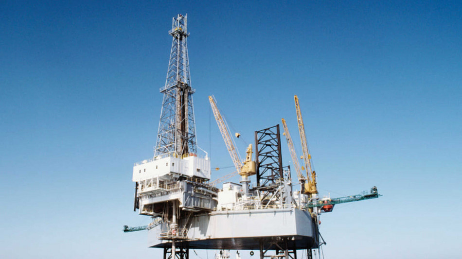 Il petrolio è poco mosso, Brent a 74,4 dollari al barile