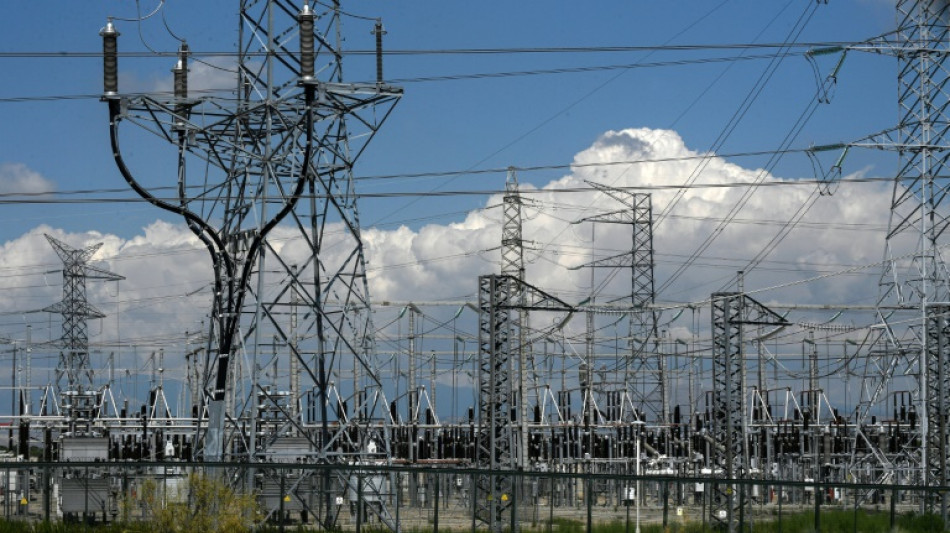 Espa&ntilde;a prorroga el tope al precio de la electricidad hasta fines de 2023