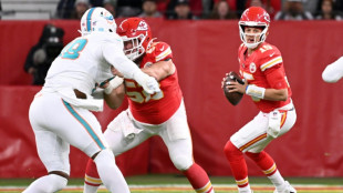 Chiefs hold off Dolphins rally, Ravens crush Seahawks in NFL