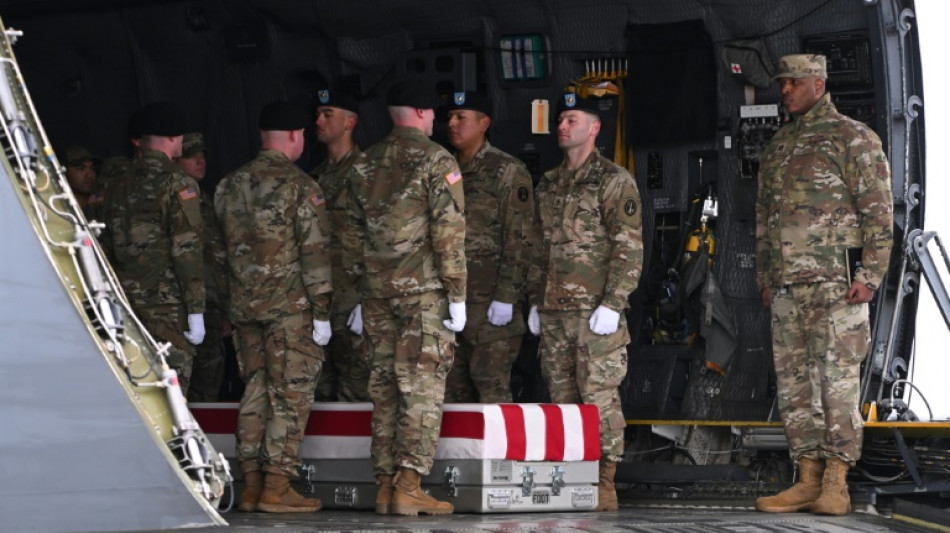 Biden bei Ankunft der sterblichen &Uuml;berreste dreier get&ouml;teter US-Soldaten in Delaware