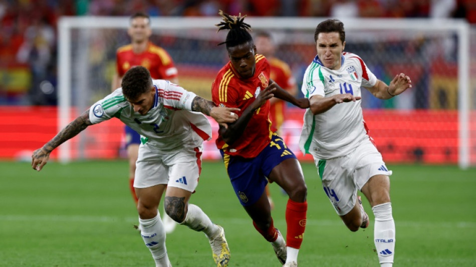 Espa&ntilde;a maniata a Italia y vuela a octavos de la Euro, Inglaterra se atasca