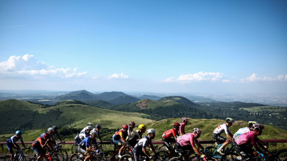 La 10e &eacute;tape du Tour: &ccedil;a red&eacute;marre fort en Auvergne