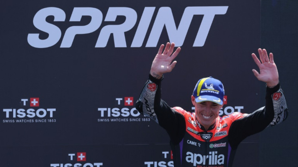 Espargar&oacute; aprovecha la ca&iacute;da de Bagnaia para imponerse en el esprint de Catalu&ntilde;a