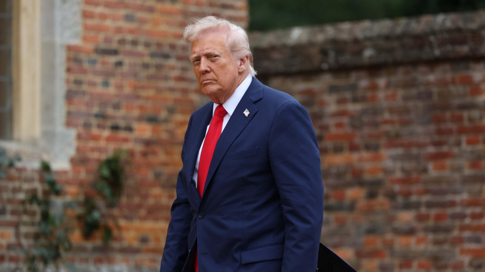 Trump minaccia la revoca di licenze tv, 'il 97% è contro di me'