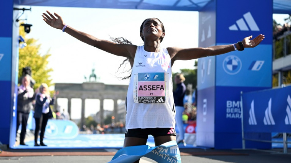 Assefa pulveriza el r&eacute;cord del mundo en Berl&iacute;n y eclipsa a Kipchoge