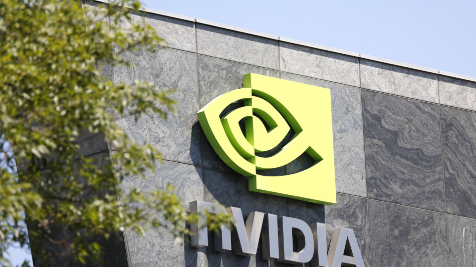 Cina vieta ad aziende tech acquisto di chip per IA di Nvidia