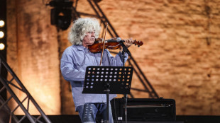 Branduardi ricoverato per accertamenti clinici, lieve malore