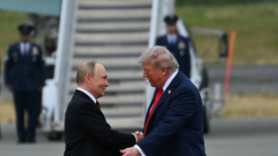 Le sommet entre Trump et Poutine en Alaska a commencé avec une poignée de main historique
