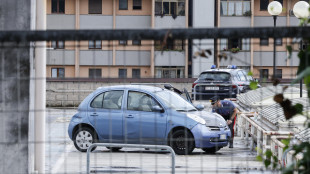 ++ Bimba dimenticata in auto dal pap&agrave;, morta di caldo ++