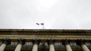 La Bourse de Paris termine en baisse, freinée par une hausse des taux