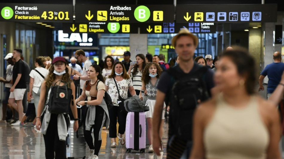 El gestor espa&ntilde;ol de aeropuertos Aena aumenta beneficios en el primer semestre
