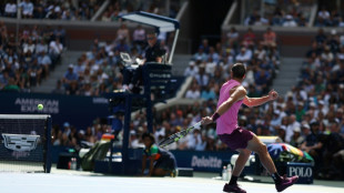 Alcaraz vence Rinderknech em 3 sets e vai às quartas do US Open