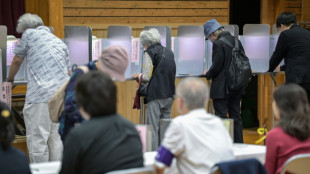 L&eacute;gislatives au Japon: le parti au pouvoir perd sa majorit&eacute;, sa coalition en suspens 