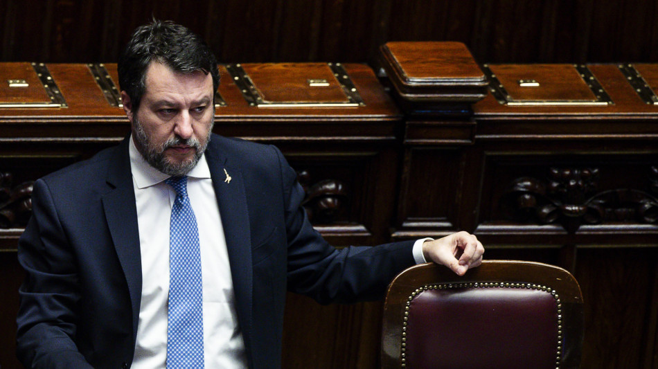 Salvini, Ue al collasso, Trump l'unico che pu&ograve; portare alla pace