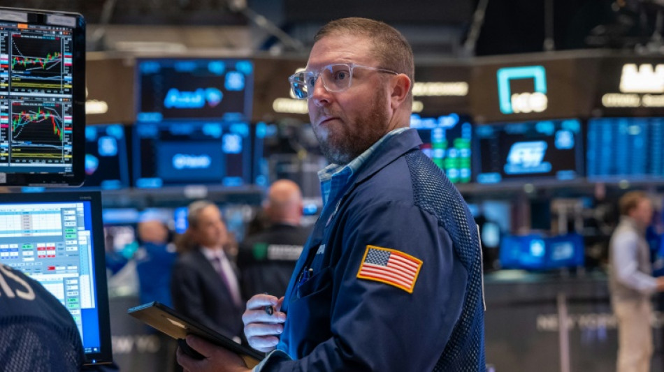 Wall Street ouvre en ordre dispers&eacute;, les r&eacute;sultats de soci&eacute;t&eacute;s n'emballent pas