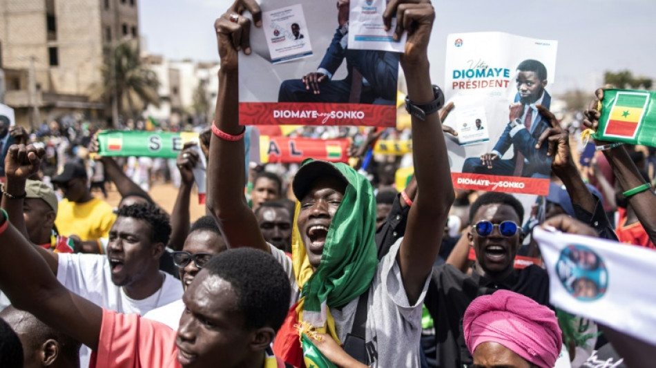 Des centaines de S&eacute;n&eacute;galais manifestent pour une pr&eacute;sidentielle sans d&eacute;lai 