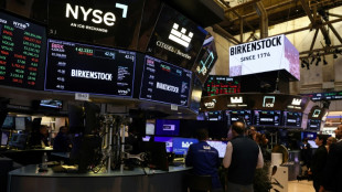 Wall Street ouvre en baisse, l'incertitude p&egrave;se, les taux obligataires aussi