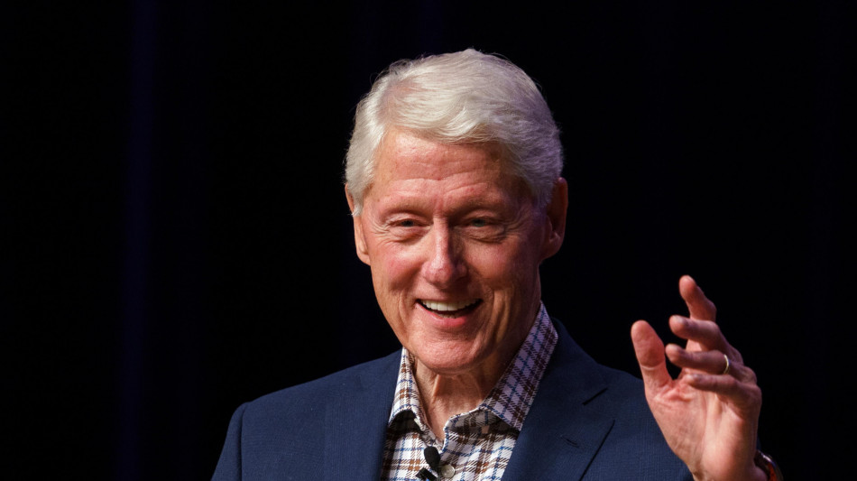 Bill Clinton, 'non avevo idea dei crimini di Epstein'