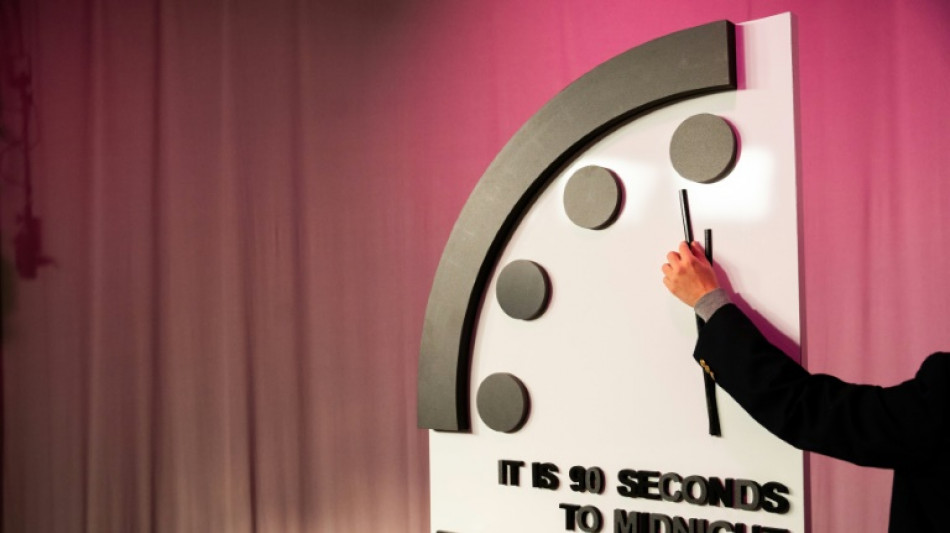 El "Reloj del Juicio Final" queda a 90 segundos del l&iacute;mite y la cat&aacute;strofe global