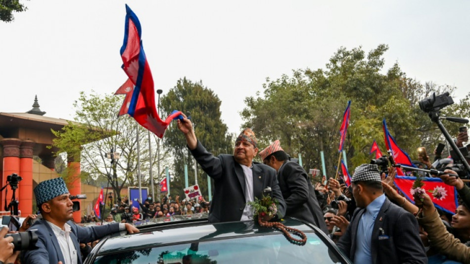 Népal: l'ancien roi accueilli par des milliers de partisans