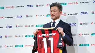 A 59 ans, "King Kazu" marque deux buts et entre dans l'histoire du football japonais