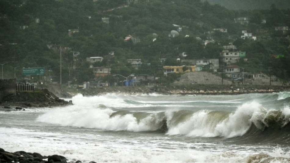 Dans les Caraïbes, l'ouragan Melissa devient plus menaçant à l'approche de la Jamaïque