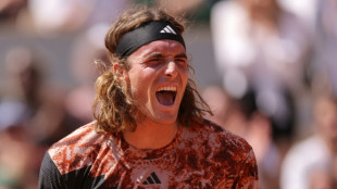 Roland-Garros: Tsitsipas chahut&eacute; d'entr&eacute;e, Pouille prolonge l'aventure