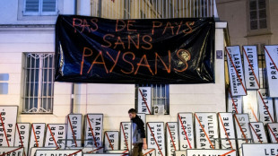 Ari&egrave;ge: des agriculteurs m&eacute;contents rendent 200 panneaux retir&eacute;s