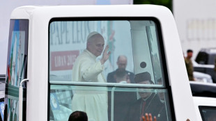 Papst hält Freiluftmesse vor mehr als 100.000 Menschen in Beirut