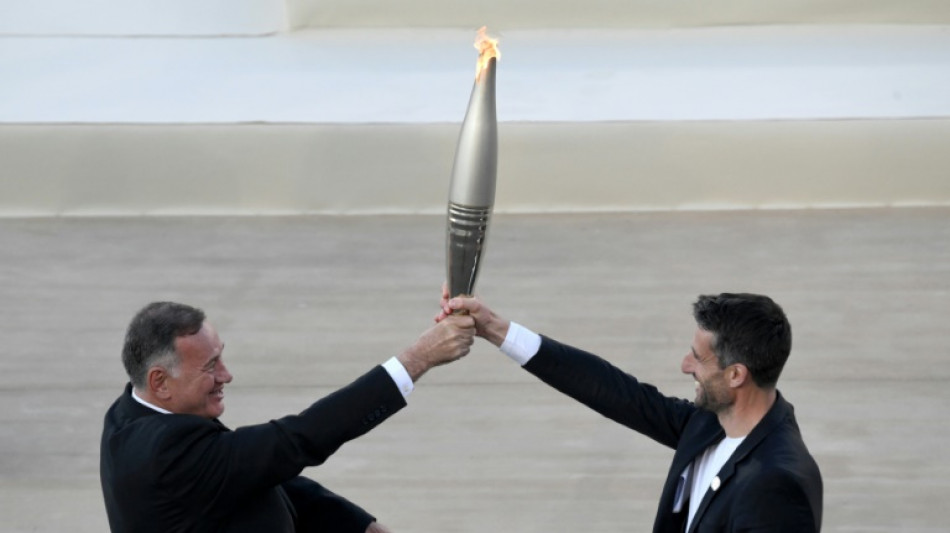 JO-2024: la flamme olympique remise par la Gr&egrave;ce aux organisateurs fran&ccedil;ais