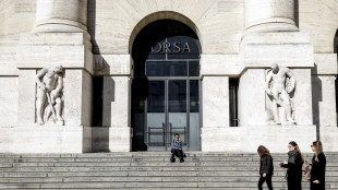 Borsa: Milano si porta in parit&agrave;, balzo di Mps, debole Ferrari